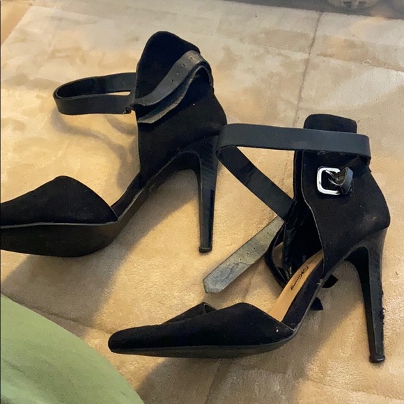 Heels - Picture 3 of 3